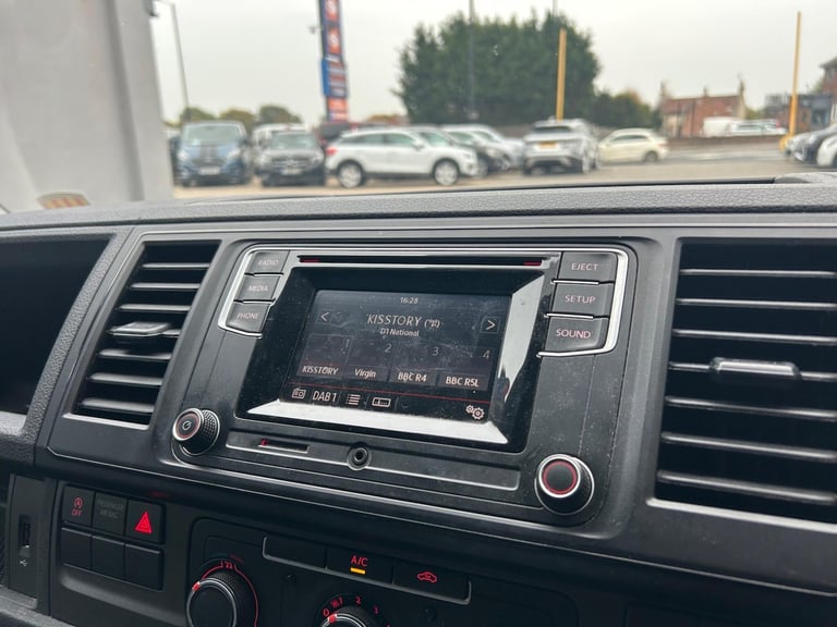  Volkswagen Transporter 2.0 TDI T32 BlueMotion Tech Trendline Kombi FWD LWB Euro 6 (s/s) 5dr Dies...
