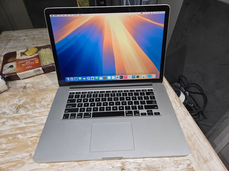 image for Apple MacBook Pro Retina 15" Quad Core i7 2.5ghz Graphics Card AMD R9 M370X 16gb ram 500gb SSD