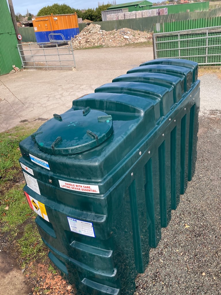 Titan 1000L bunded home heating oil tank 