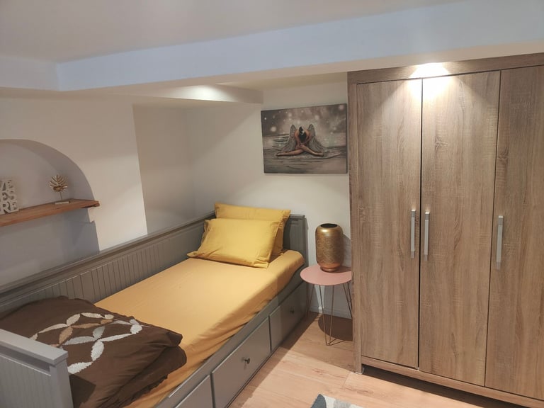 Quite and Clean double room close to Medway Hospital 