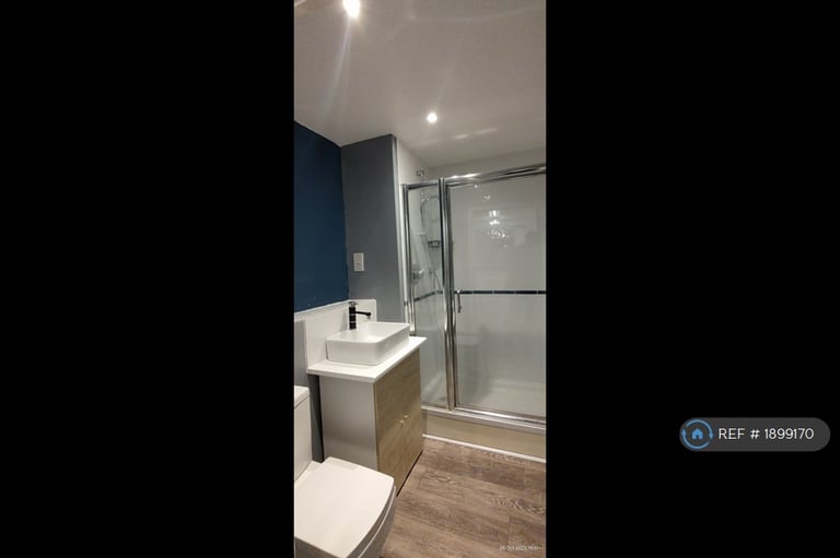 2 bedroom flat in Tideslea Path, London, SE28 (2 bed) (#1899170)