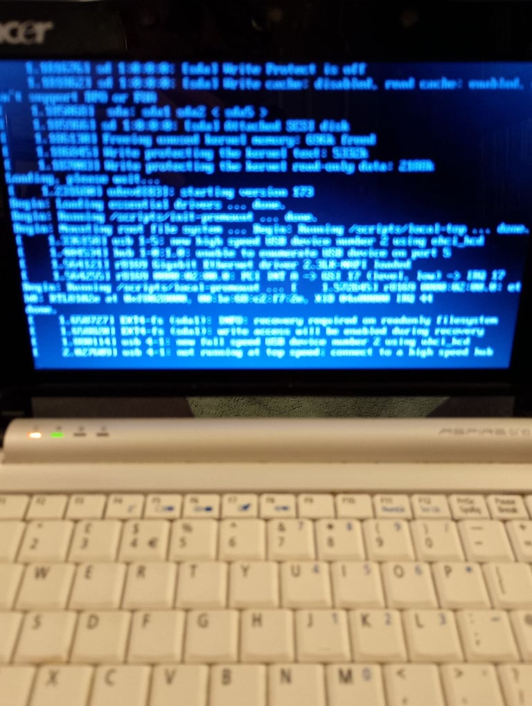 Acer Aspire one ZG5 AOA 1011 AW Not working and no charger Laptop