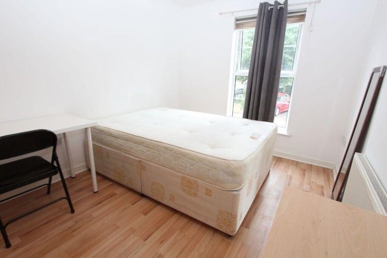 Double room available today 140pw Bethnal Green