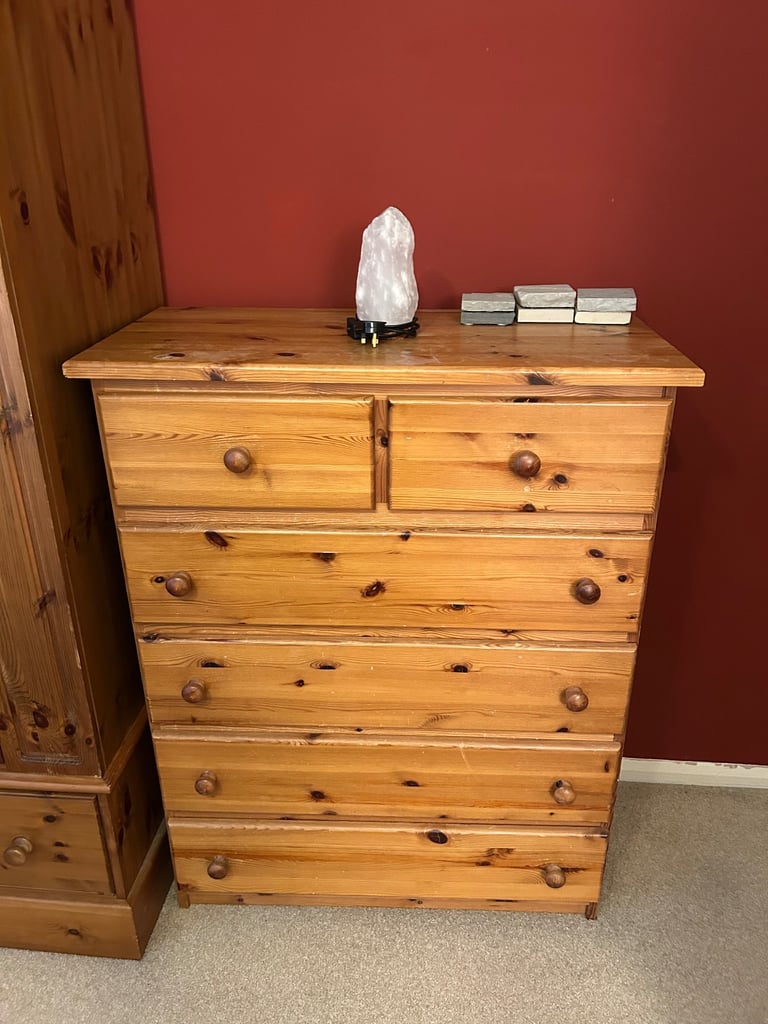 Chest of drawers - pine 
