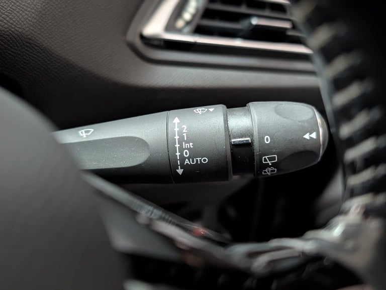 2017 Peugeot 308 SW 1.2 PureTech Allure Estate 5dr Petrol Manual Euro 6 (s/s) (130 ps) ESTATE Pet...