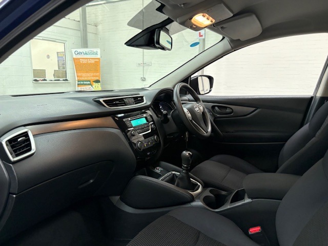 2015 Nissan Qashqai 1.5 dCi Visia [Smart Vision Pack] 5dr HATCHBACK Diesel Manual