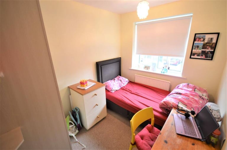 3 Bed Semi-Detached House Blythe Avenue SK7