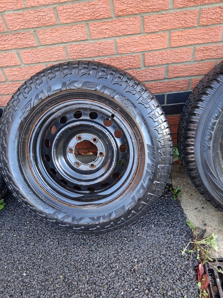 4 Toyota 4wd pick up wheels tyers. 