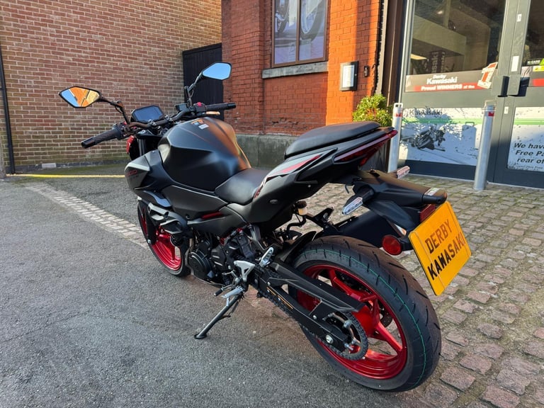 Kawasaki Z500 SE naked motorcycle in Red, A2 licence- only 13 miles 