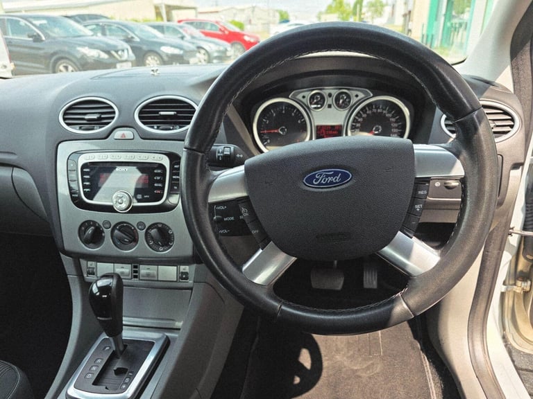 FORD FOCUS 1.6 Titanium 5 DOOR AUTOMATIC 2010