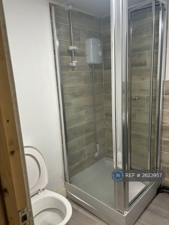 1 bedroom flat in Cross Street, Accrington, BB5 (1 bed) (#2623957)