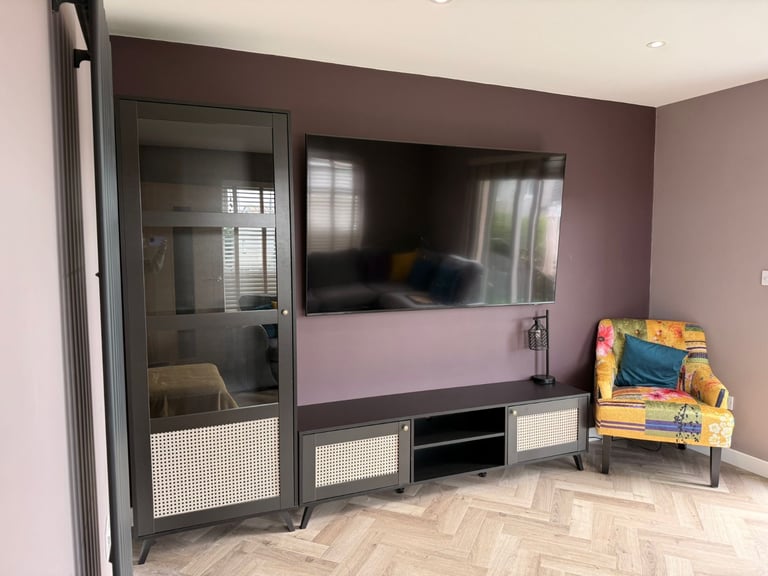 Tv stand and matching unit. 