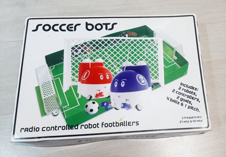 RADIO CONTROLLED ROBOT FOOTBALL GAME