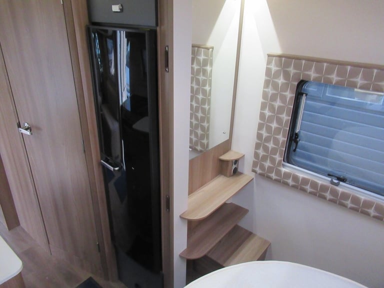 2017 Swift Champagne 694