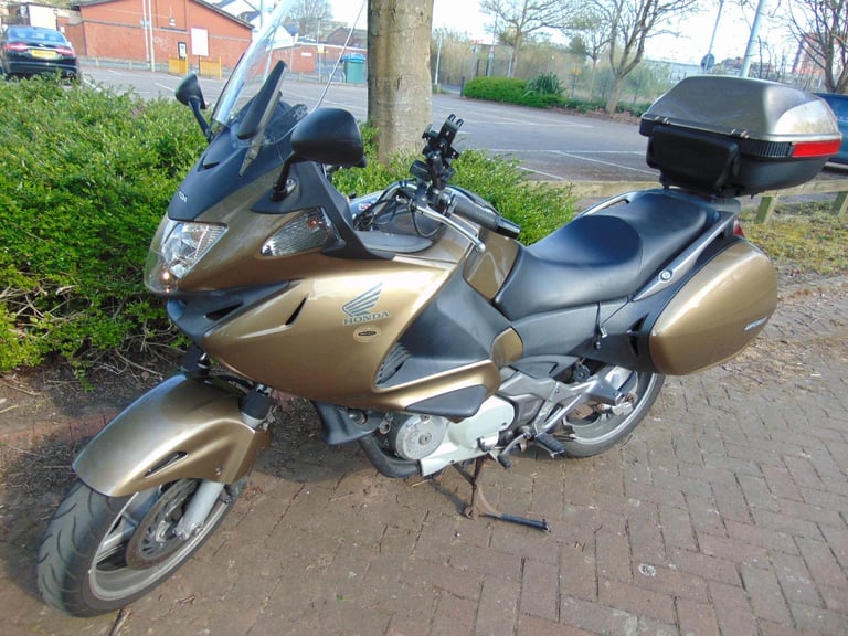 Honda NT700 VA DEAUVILLE, 2006 MODEL SHAFT DRIVE TOURER WITH PANNIERS AND BOX