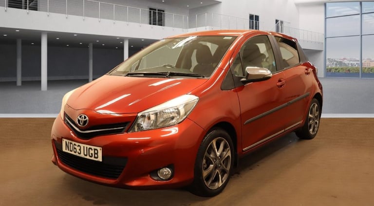 Toyota yaris 1.3 VVT-I Trend petrol late 2013 ulez compliant 