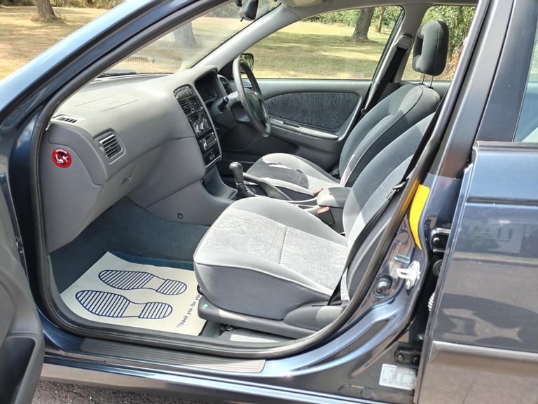 PRACTICAL CLASSIC TOYOTA AVENSIS GS 1.8 PETROL GENUINE 33K FSH 10 MOT TOW BAR