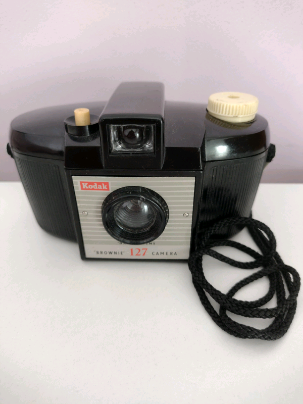 Vintage Kodak Brownie 127 Camera, in excellent original condition!!
