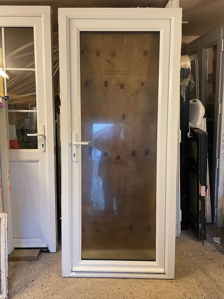 UPVC DOOR 208 x 91 cm NEW (LESS THAN 6 MONTHS OLD) - UPVC THERMAL DOUBLE GLAZED DOOR (REF: DX126)