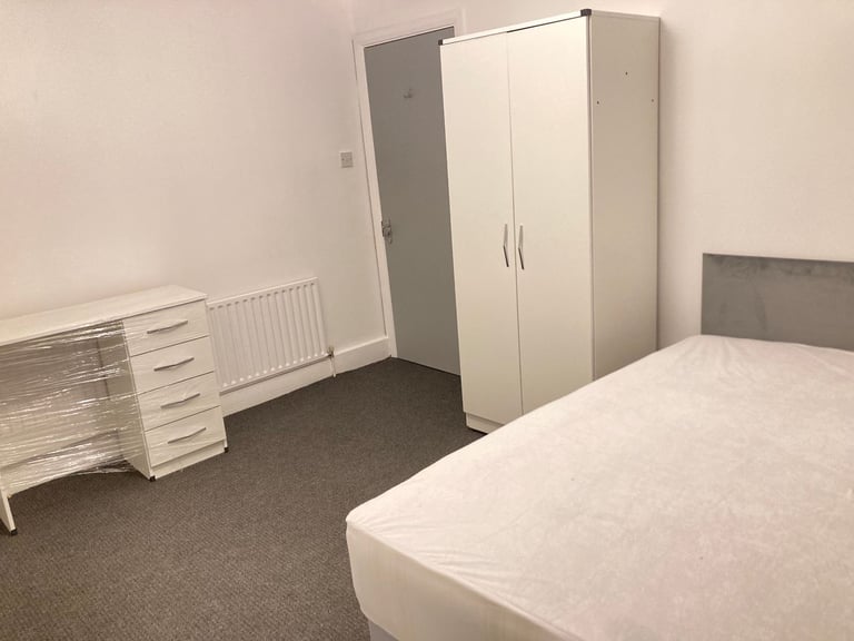 Includes Bills In Flat New Double Room To Let Share 2 Bath Shower Kitchen VeryNearRailTubeBusShops