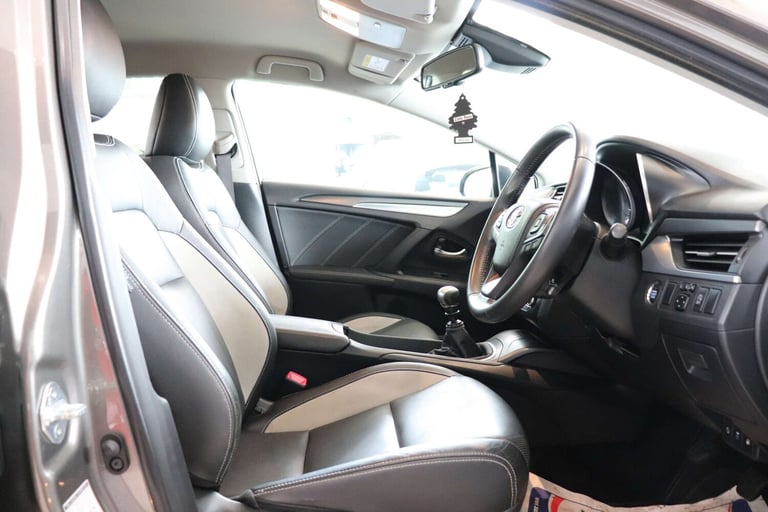 2017 Toyota Avensis 2.0 Avensis Business Edition+ D-4D 4dr Saloon Diesel Manual