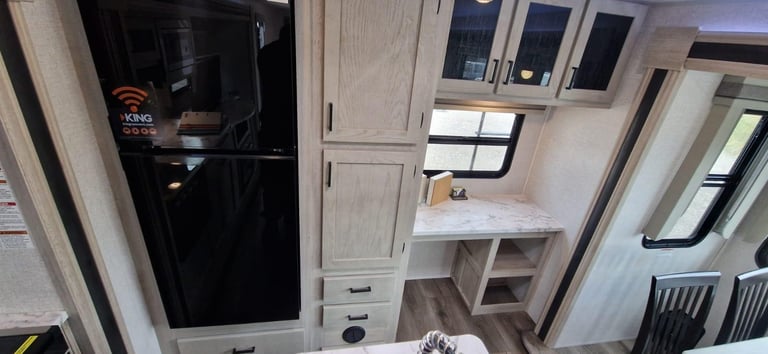 EX DEMO Forest River East To West Alta 2810KIK American Caravan 5th Wheel