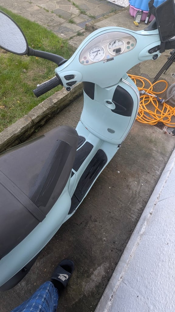 Piaggio, VESPA, 2003, 125 (18,596 miles) datatag , emissions test done (cc) helmet, D lock , cover 