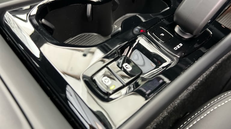 2025 Volvo XC40 Ultra, B4 Mild hybrid, Petrol, Dark Estate Petrol Automatic