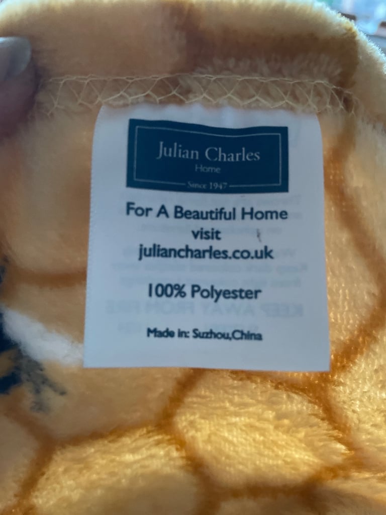 BEE Fleece Throws