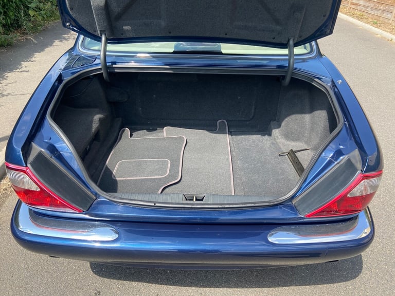 1998 Jaguar V8 XJ SERIES XJ8 4.0 4dr Auto Petrol