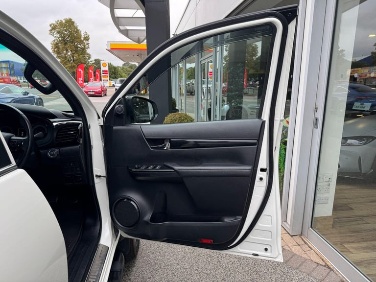 2020 Toyota Hilux 2.4 D-4D Invincible X Auto 4WD Euro 6 (s/s) 4dr (TSS) PICK UP Diesel Automatic