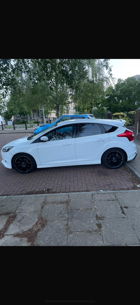 Ford, FOCUS, Hatchback, 2012, Manual, 1560 (cc), 5 doors