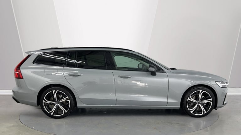 2025 Volvo V60 Plus, B4 Mild hybrid, Petrol, Dark Estate Petrol Automatic