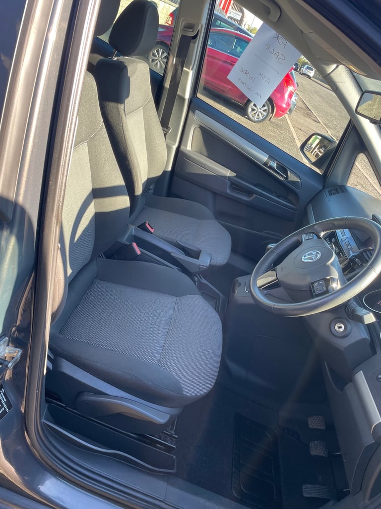 2014 7 seat Zafira 12m mot excellent condition 