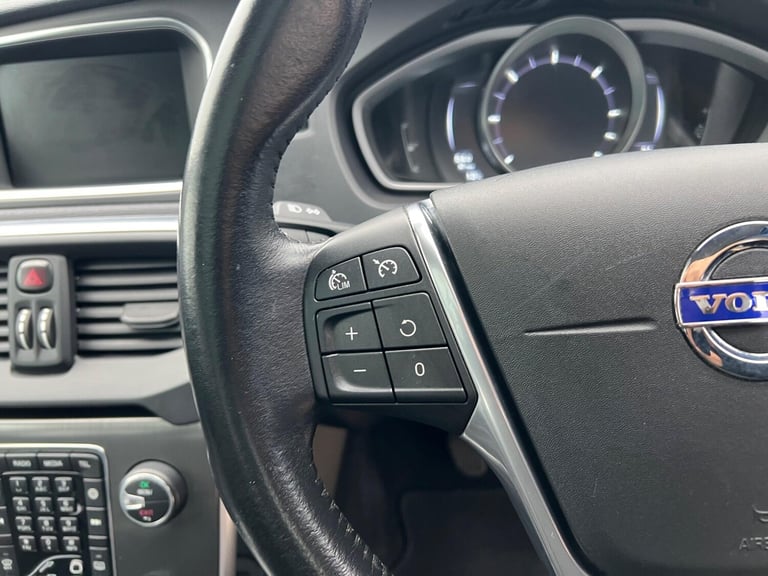 2016 Volvo V40 2.0 D2 SE Lux Nav Euro 6 (s/s) 5dr HATCHBACK Diesel Manual