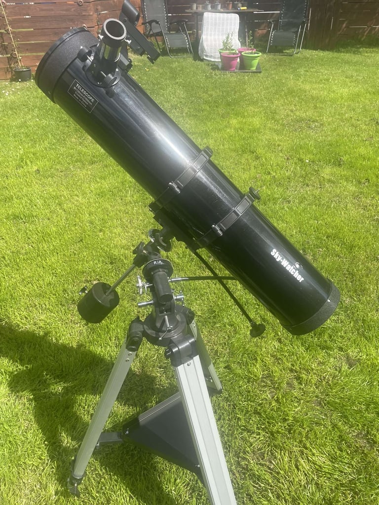 Skywatcher Newtonian telescope 