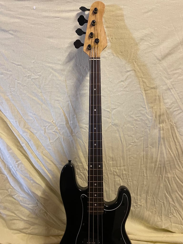 Fretless Squier by Fender bass