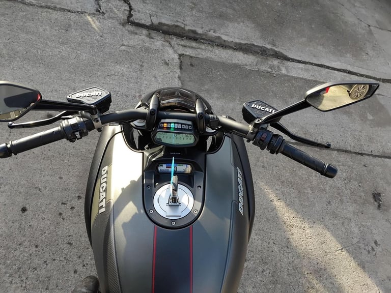 2016 66 DUCATI DIAVEL CARBON CLEAN PERFORMANCE CRUISER 1198 NEW MOT HPI CLEAR