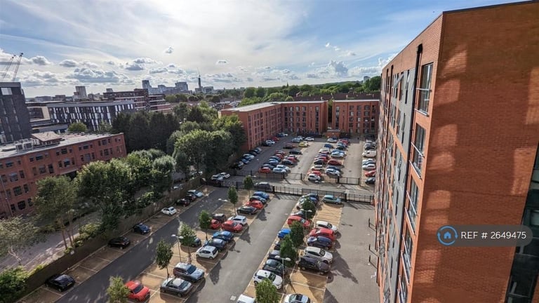 3 bedroom flat in The Riverside, Salford, M5 (3 bed) (#2649475)