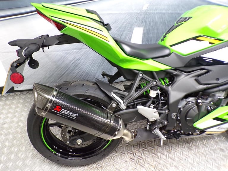 2025 KAWASAKI ZX4-RR PERFORMANCE LOW MILEAGE