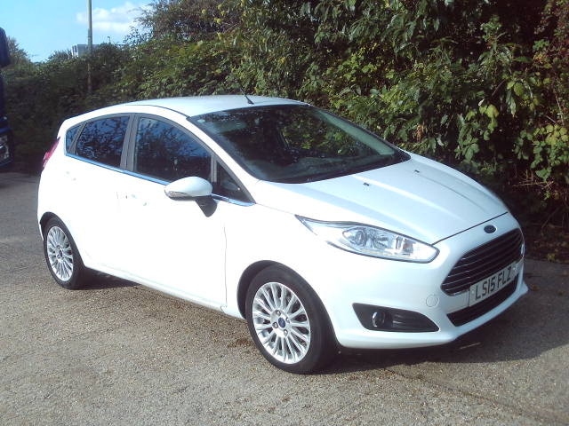 2015 Ford Fiesta 1.0 EcoBoost Titanium 5dr Powershift White 31k Miles FSH Years MOT Warranty HATC...