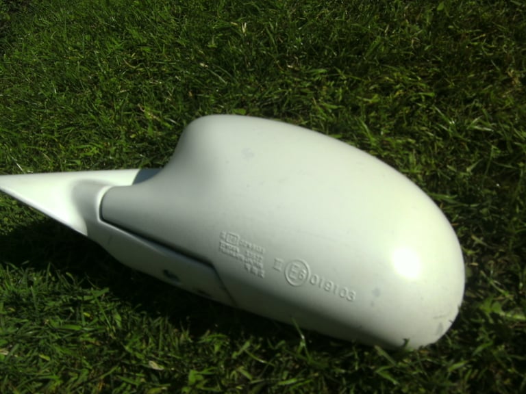 ONE,USED,GOOD COND,RARE TOYOTA MR2 WHITE ELECTRIC MIRROR,C/W WIRE/PLUG,TINTED GLASS ETC