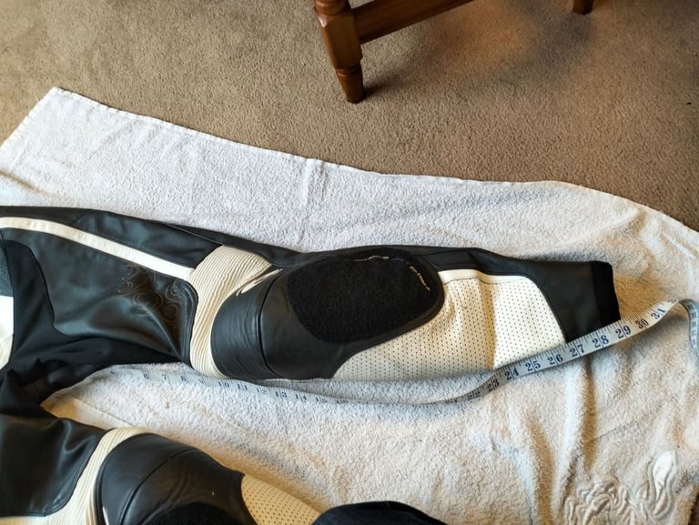 Held Womens Leather Motorbike 2 piece Suit  Size UK 12 EU 42 Jacket 38" Trousers 32"