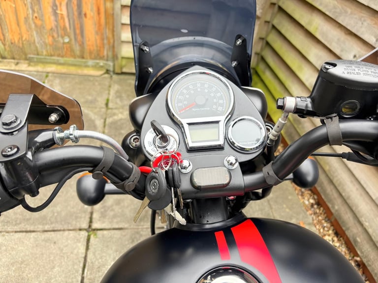 2023 / 23 Royal Enfield CLASSIC 350 £3500 Black 201 miles.