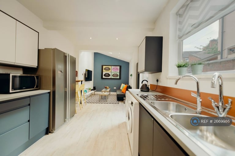 6 bedroom house in Briton Street, Leicester, LE3 (6 bed) (#2669986)