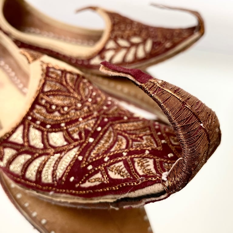 image for Pair of Indian Khussa Jurtis Shoes traditional wedding Aladdin Ex. Cond. size 39