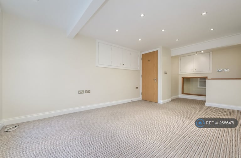 2 bedroom flat in Jowett Street, London, SE15 (2 bed) (#2666471)