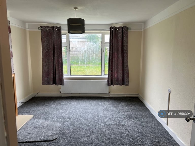 2 bedroom flat in Maes Y Glyn, Llandeilo, SA19 (2 bed) (#2658394)