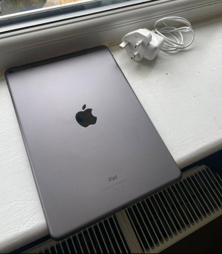 Apple iPad 256Gb WiFi + Cellular 10.5" Space Grey - Boxed and Charger 