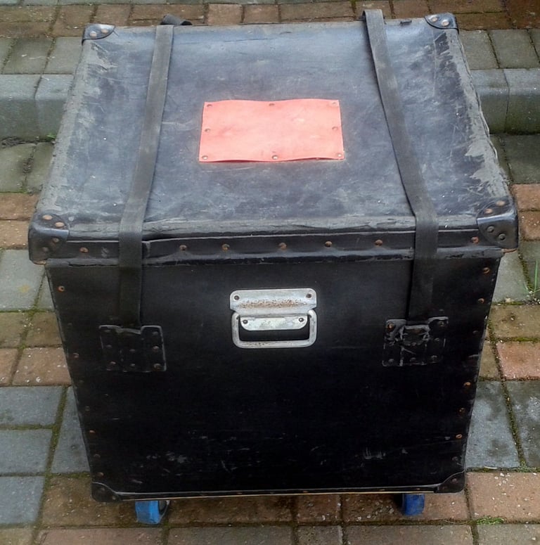 image for WHEELED CABLE TRUNK / STORAGE CASE. USED. 60X60X60CM.